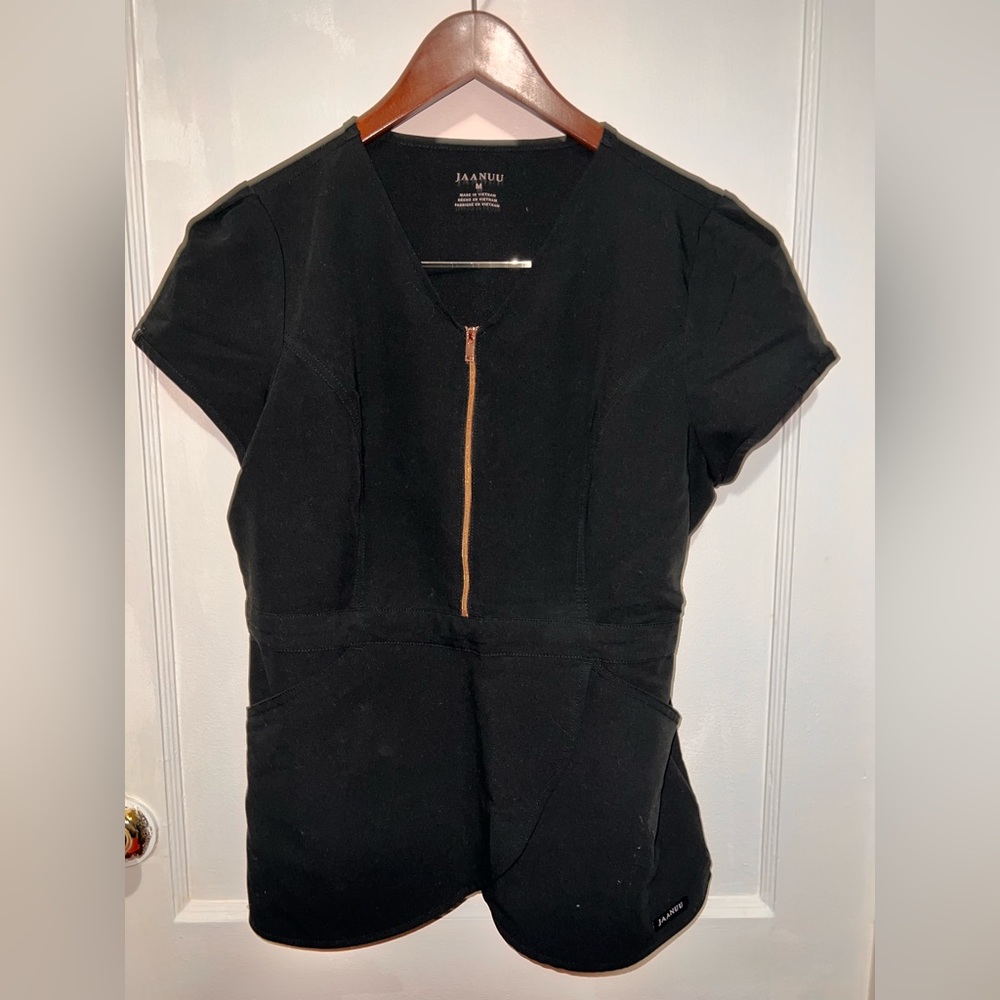 Jaanuu Scrub Set